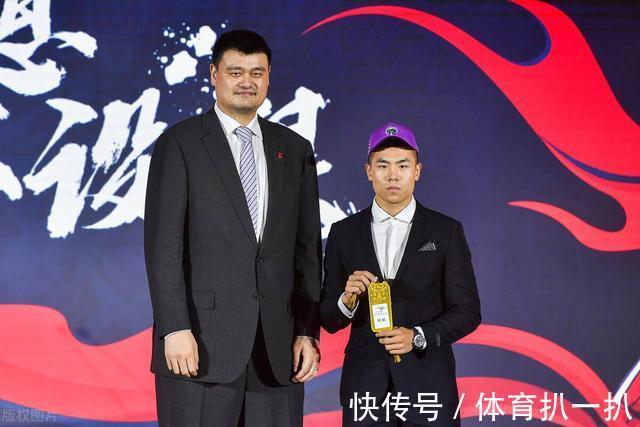 高诗岩|幸福!山东男篮高才生官宣1大喜讯,高诗岩留言4连发,那叫一个酸
