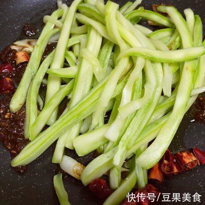 水淀粉|酱爆西葫芦就要这样做，10分钟学会，赶快收藏吧