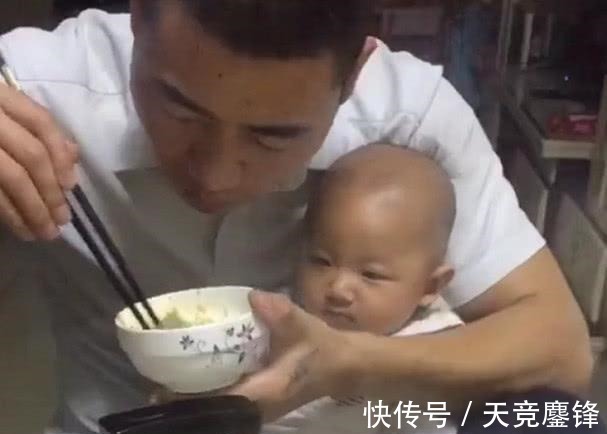 坑娃|“坑娃奶爸”带娃吃火锅走红,萌娃“吧唧吧唧嘴”的样子萌化了