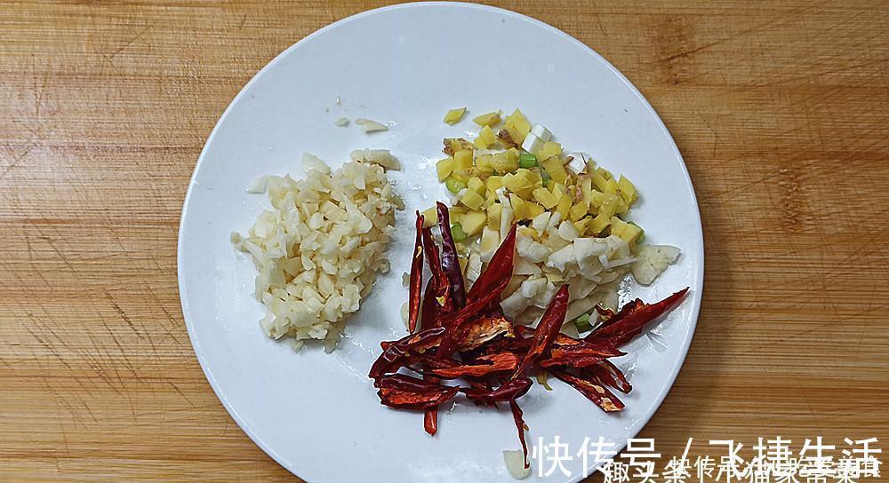 好吃|包菜炒粉条怎么做才好吃?教你1个小技巧,不坨不粘锅,味道也香