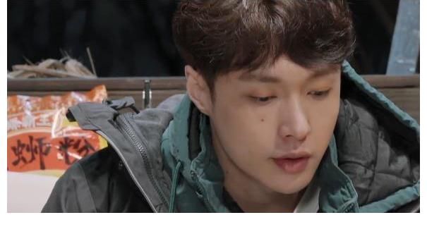 艺兴|向往5穿帮：桌上的菜一会儿空盘一会儿满，用了霍格沃茨的餐桌吗