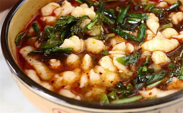 玉米面漏鱼的做法，不用擀面，不用揉面，锅里360搅，地道家乡饭