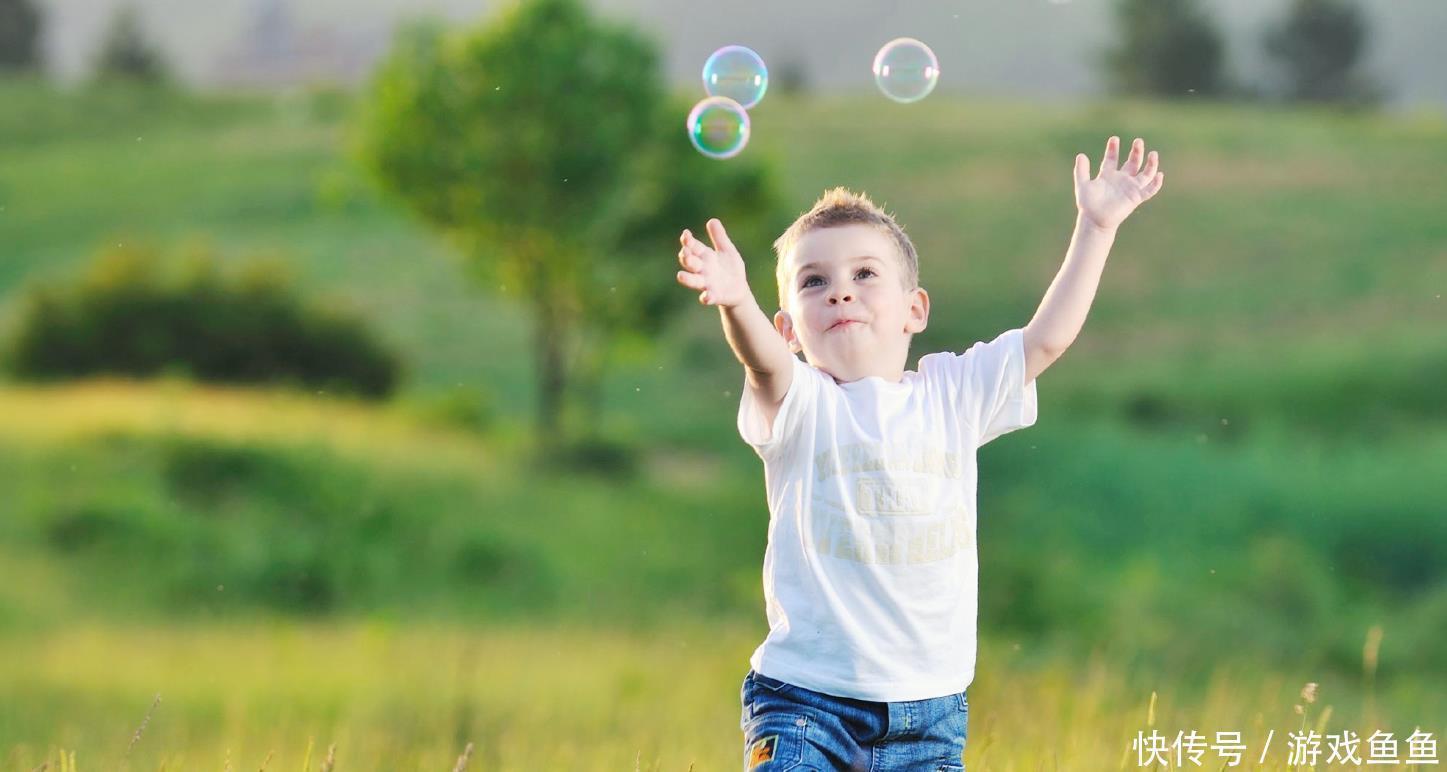 家长|有儿子的家庭,在这3件事上越“舍得”,未来他给你的回报越多