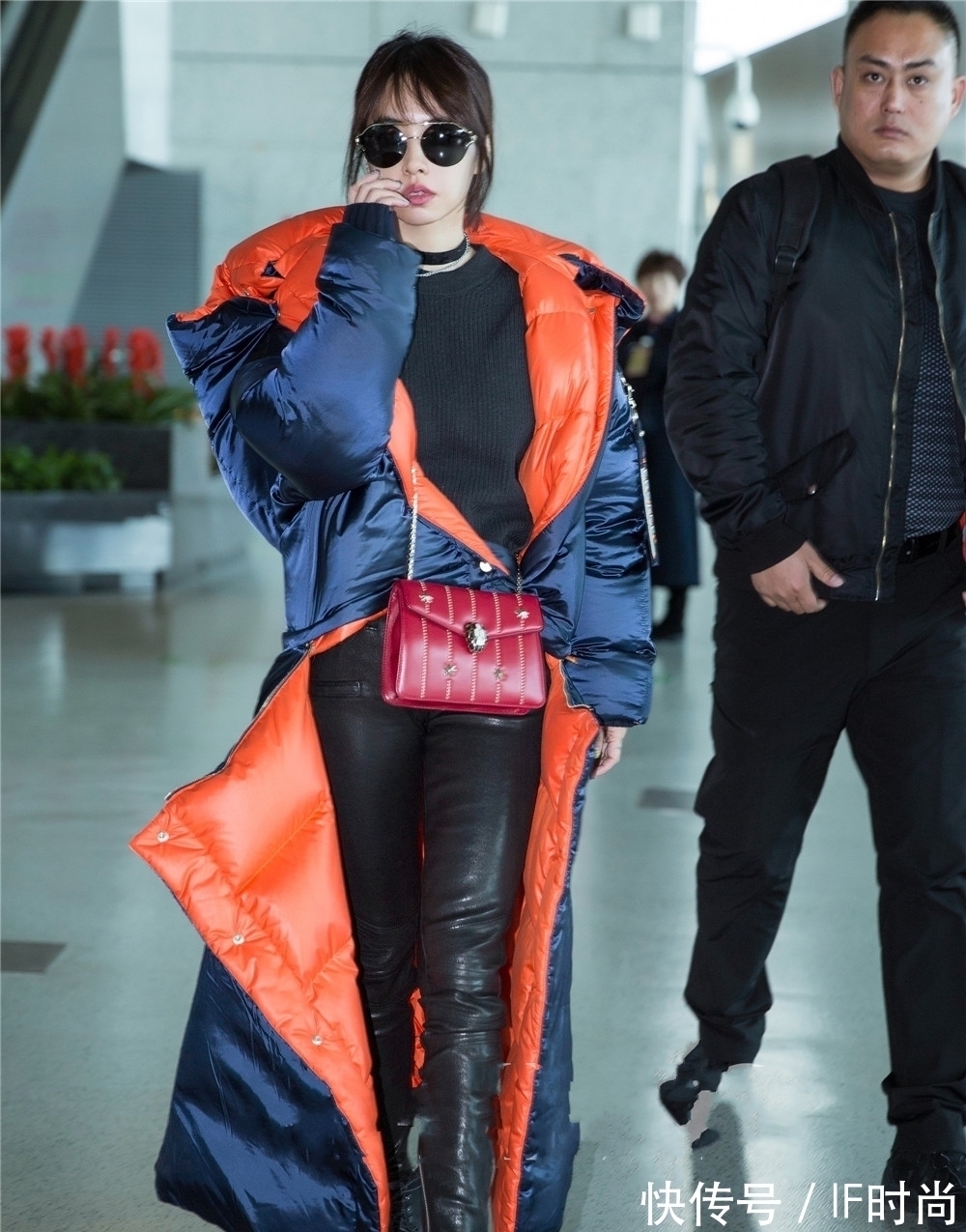 单品 放弃你的小西装吧!今年流行“穿长不穿短”,轻松显瘦还显腿长