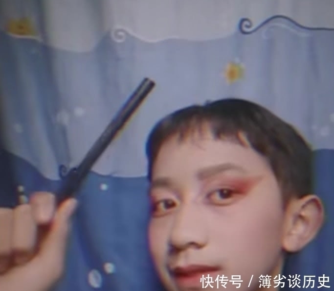 作业|小学生尝试“欧美妆”,开始:作业留太少?看到效果后:老阿姨给跪了!