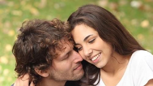 一个月|掌控一个月中女性的荷尔蒙规律，你就知道该怎么去“对付”她