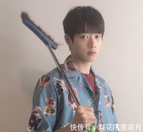 爸爸|魏大勛跟爸爸回農村，滿地都是牛糞，魏大勛的反應亮了！