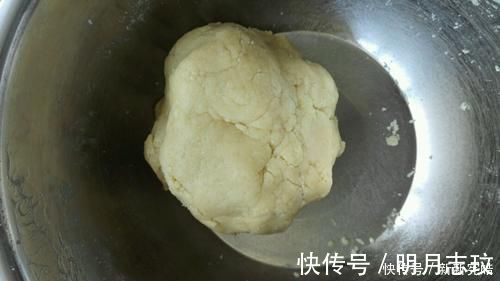 搅拌均匀|这款简单、易操作的苹果派,酸酸甜甜的,全家都喜欢吃