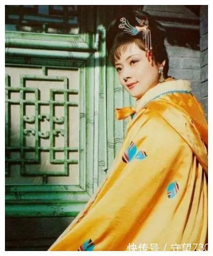 资格|薛蟠成了黑户,寒碜的薛宝钗,没有资格参加选妃,也不配嫁入贾府