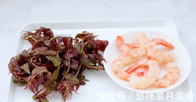 外表|外表极具吸引力的香椿鲜虾饭团，口感软糯入味，散发着淡淡的清香！