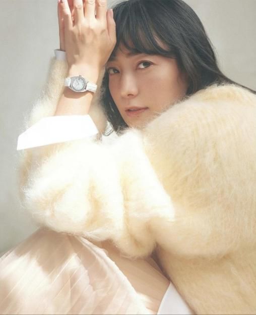 春季穿衣来点颜色更时尚，试试清新的淡黄色单品，减龄又高级