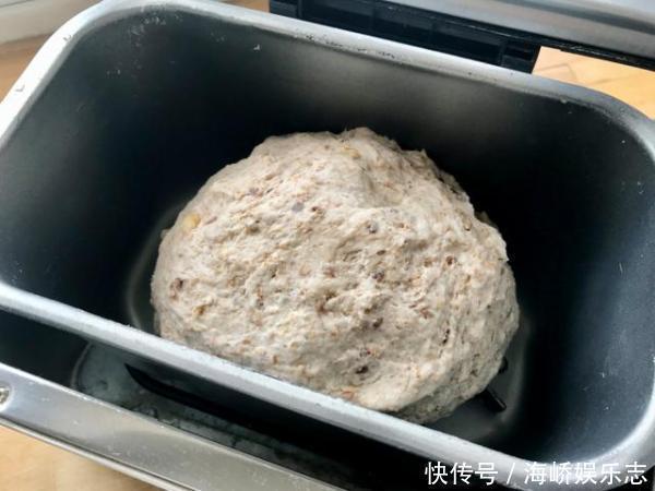 坚果|这才是真正的黑面包,超多的杂粮坚果,无黄油不揉膜,又香又顶饿