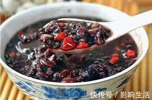 高蛋白食物|黑豆和此物一起吃，益气养血，补肝肾，清热明目，好处数不胜数！