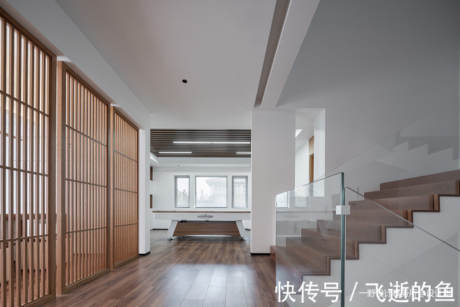 楼梯间|看400平米豪华别墅如何装修现代简约风