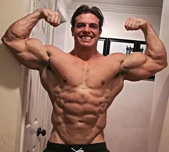 肌肉|健身界的大神,体重208斤体脂率竟只有10%,超猛肌肉碾压众人