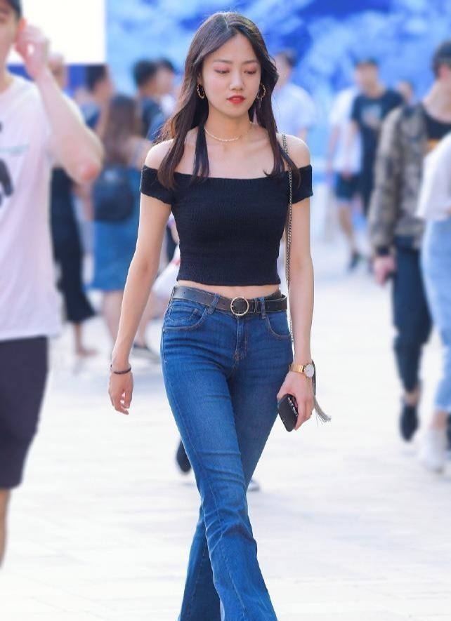 美丽女神 一闪一闪的睫毛,美丽女神虽走简洁路线,却让她拥有特别的韵味