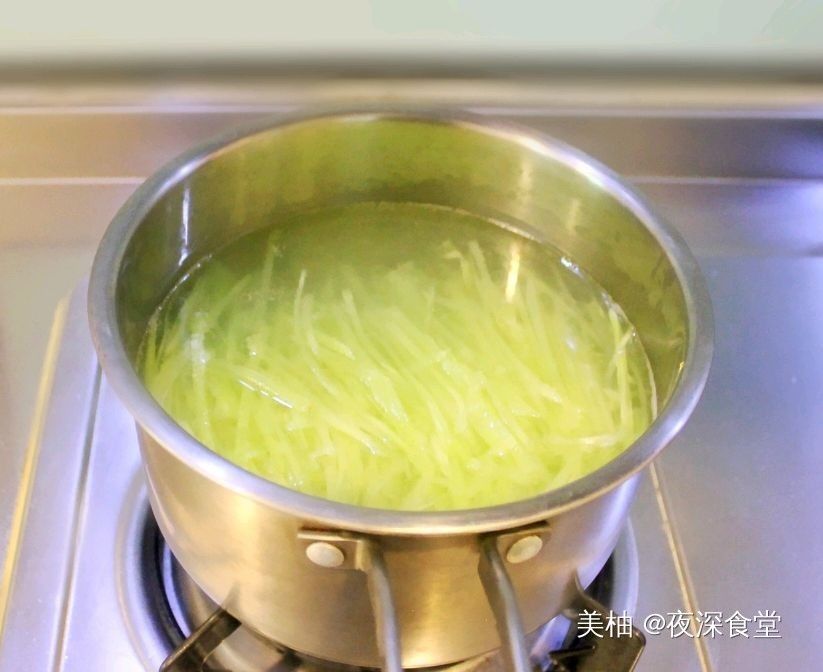 春天多吃此菜，“微量元素”是水果的好几倍，4元一斤，太值了