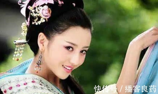 寸土寺$纪晓岚出联:寸土寺内少女妙,乾隆大怒,他却说:只有和珅能对出