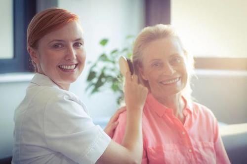 标准体重|50岁的女士体重标准出炉,胖点好还是瘦点好?这4点或能控制体重