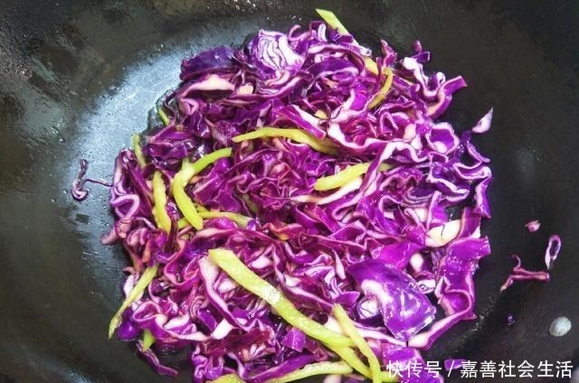 凉拌|天气炎热,分享1道胖人爱吃的低脂菜,隔三差五吃,衣服渐宽松
