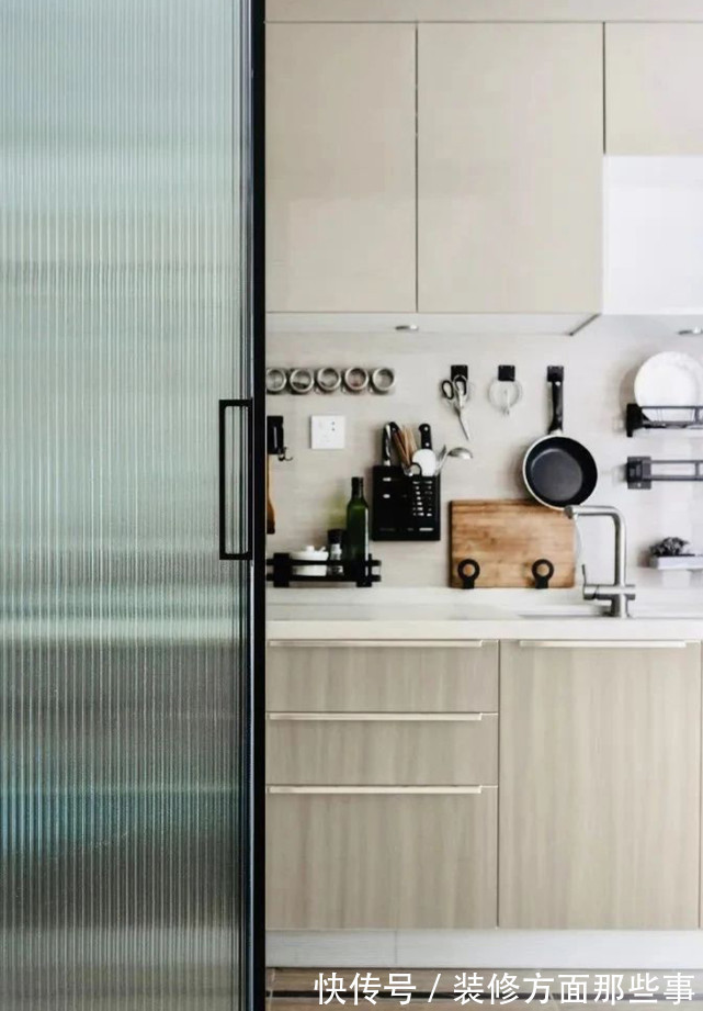 收纳|110平精装三居室,餐厅背景墙卡座餐边柜鞋柜等一体设计出彩