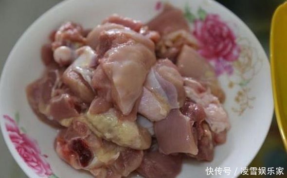 东北人就馋此菜,隔三差五吃一次,价格便宜,比红烧肉都好吃