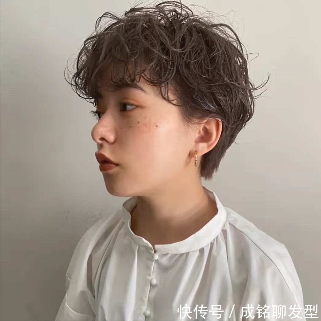 发质|甜酷的短卷发有多美,小姐姐一发多变诠释别样的美感,拉风又吸睛