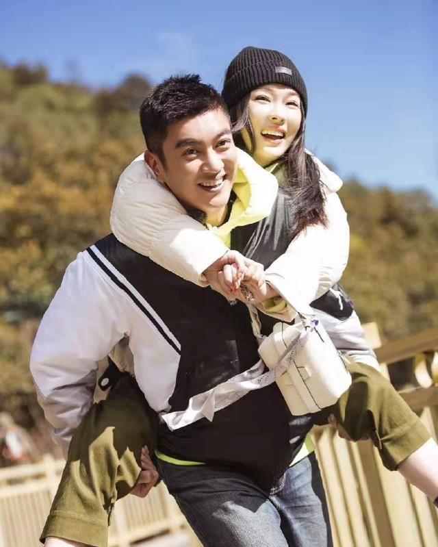 杜江给妻子洗脚,洗完还要亲吻脚丫,霍思燕都忍不住说很“作”