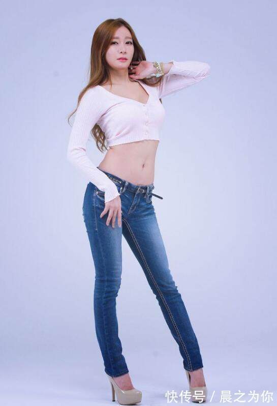 女人味 牛仔裤凸显时尚气质,打造女人干练利落的线条,女人味十足!