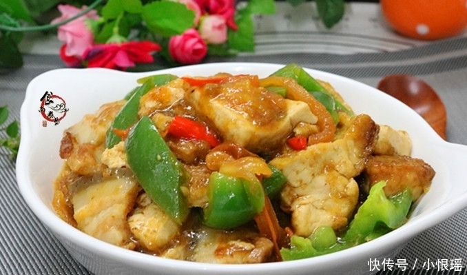 酒店大厨教我做豆腐，两分钟学会，味道好又实惠，做法接地气