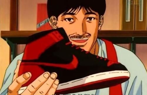 为什么樱木花道的第一双球鞋是AJ6，而后面又回到AJ1？