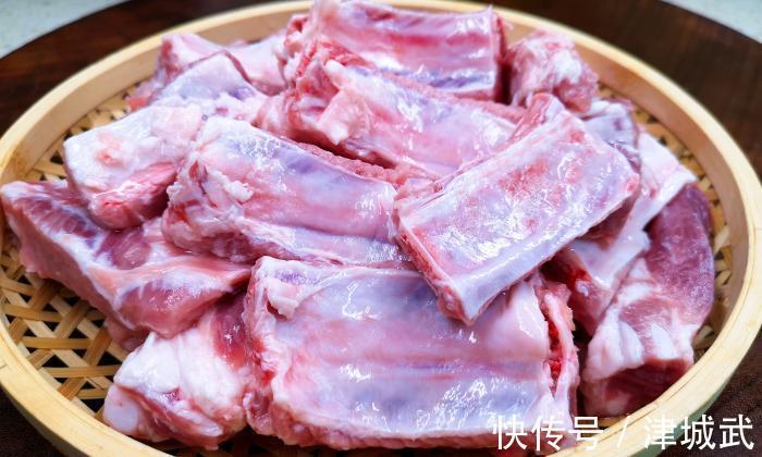 冬天，少吃猪肉多吃它，比吃牛羊肉强，用它蒸白菜馅包子，特别香