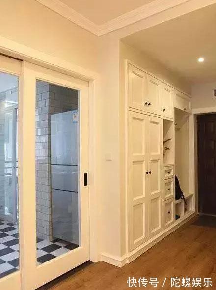 阳台|同事家73平新房,一进门鞋柜把人迷住了,阳台榻榻米能当一间房