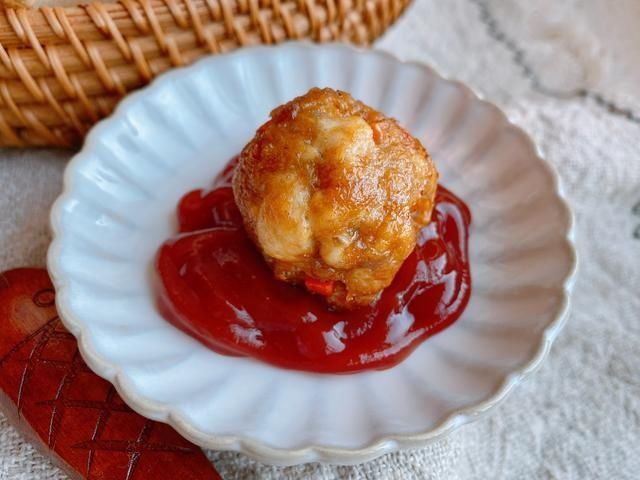 炸丸子有人放面粉，有人放淀粉，都不对，掌握3点，丸子外酥里软