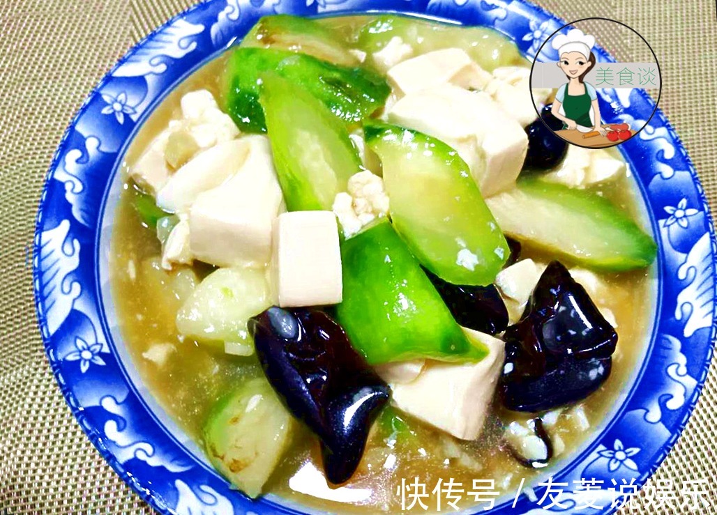 三样素菜一起炒,实在太鲜美了,隔三差五做给孩子吃,营养又美味