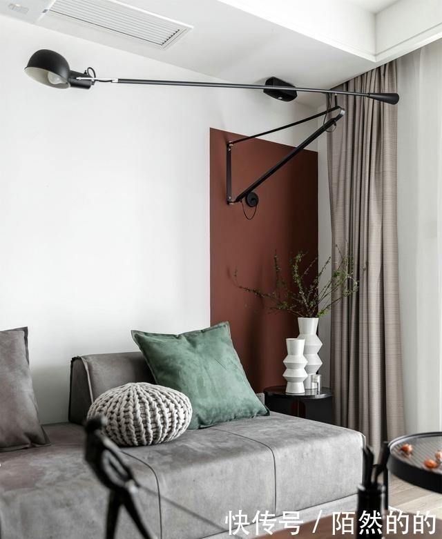 收纳|越来越多人放弃电视墙,学他家打一排柜子,美观实用两不误!聪明!