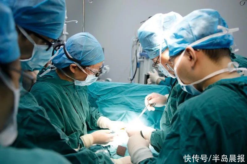 有惊无险！新生宝宝肝脏＂挂＂在肚子外，幸好……这病男宝宝多发