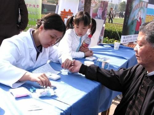 糖尿病足|1种零食堪称天然“胰岛素”，你若常吃，或助血糖平稳，不口渴