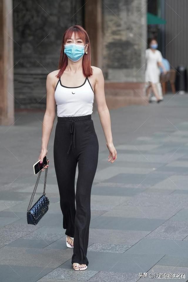 宽松|运动风上衣喇叭裤更显“身材”宽松设计体现出众的“夏日穿搭”