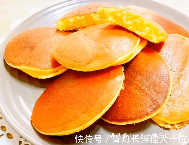 玉米面别煮粥了，不放一滴油不放一滴水，就做出蓬松的玉米饼