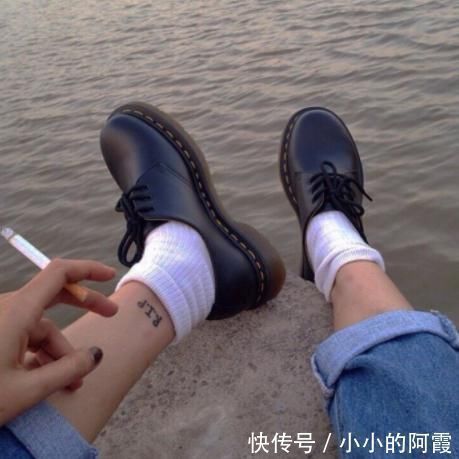 高跟鞋 女生公认“最伤脚”的3种鞋子,高跟鞋未上榜,最后一个男生爱不释手