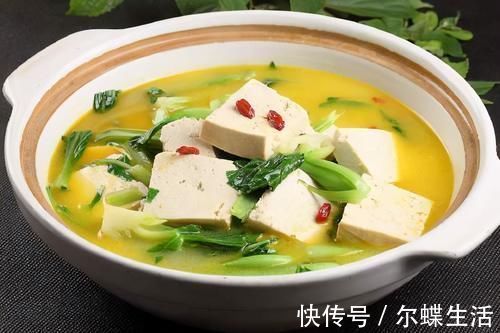 炖豆腐|白菜炖豆腐时,先炒白菜还是先炖豆腐?大厨教你饭店做法,太香了
