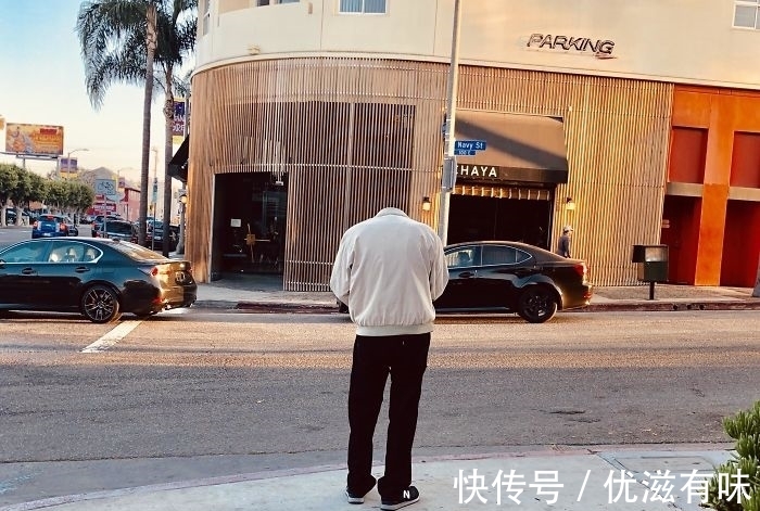 东边日出西边雨|25张“假”照片，1/1000秒能拍出镜子里外不同的自己？