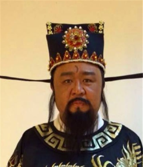 小偷|老农哭诉家中耕牛舌头被偷，包拯：回去把牛杀了！次日小偷来投案