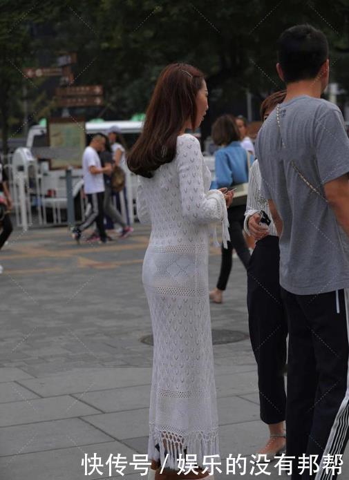 直筒|白色镂空直筒长裙,文艺清新范儿十足,尽显大气