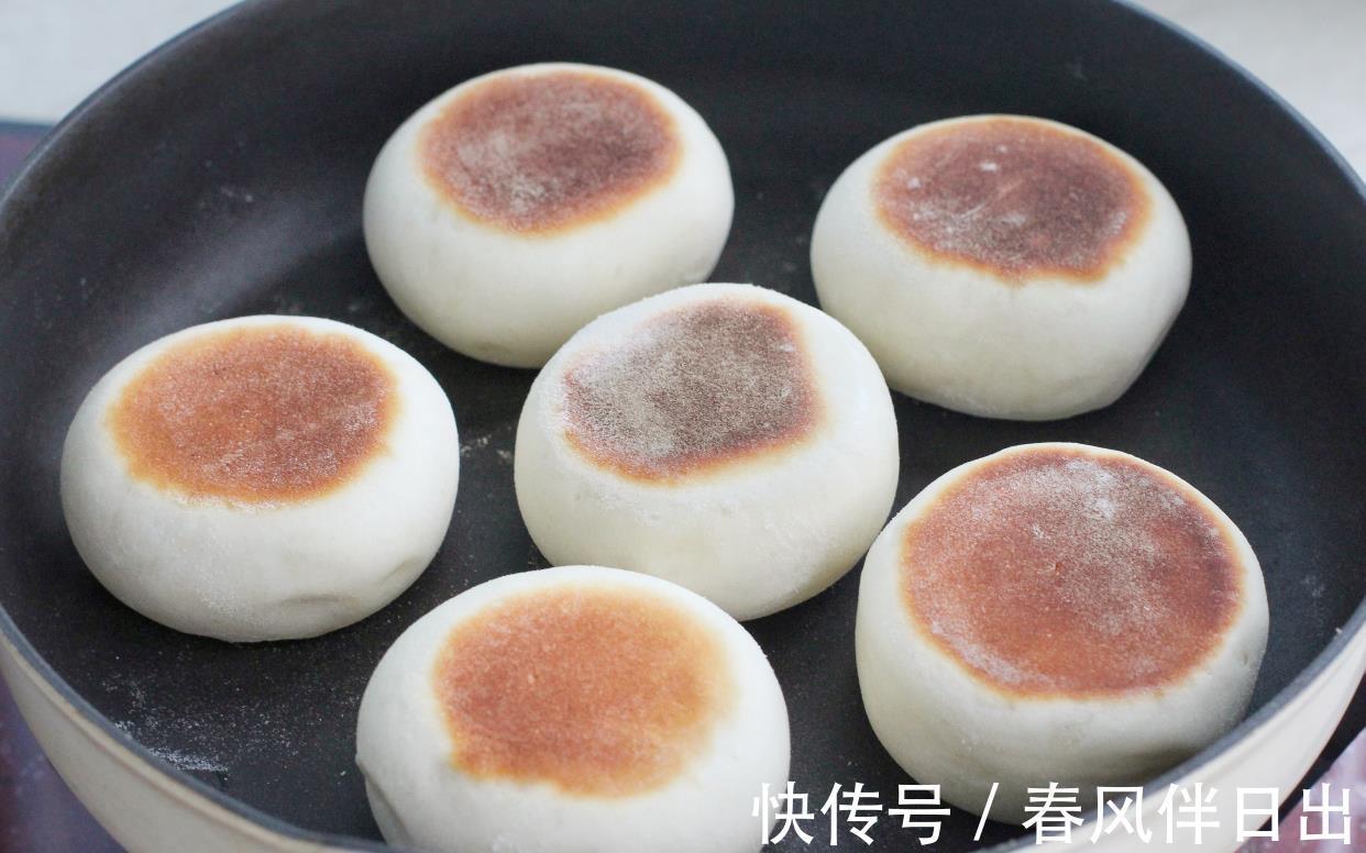 酸奶|不加一滴油,用平底锅就能做的酸奶烤饼,健康美味犹如面包般暄软