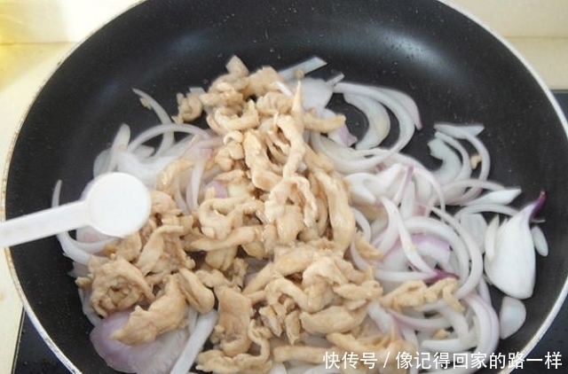 洋葱和它是绝配,清肠降脂能瘦身,简单营养又美味,老吃不腻!