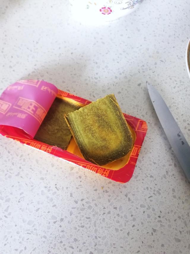 我和孩子的午餐简单做,八样食材一锅煮,端上桌,孩子却说太丰盛