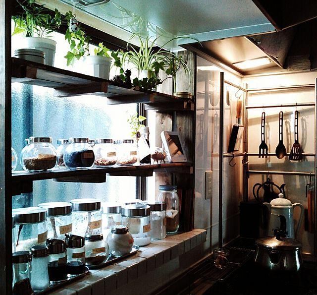 置物架|厨房面积不到3㎡，收纳一定要这样做，瓶瓶罐罐收纳得整整齐齐