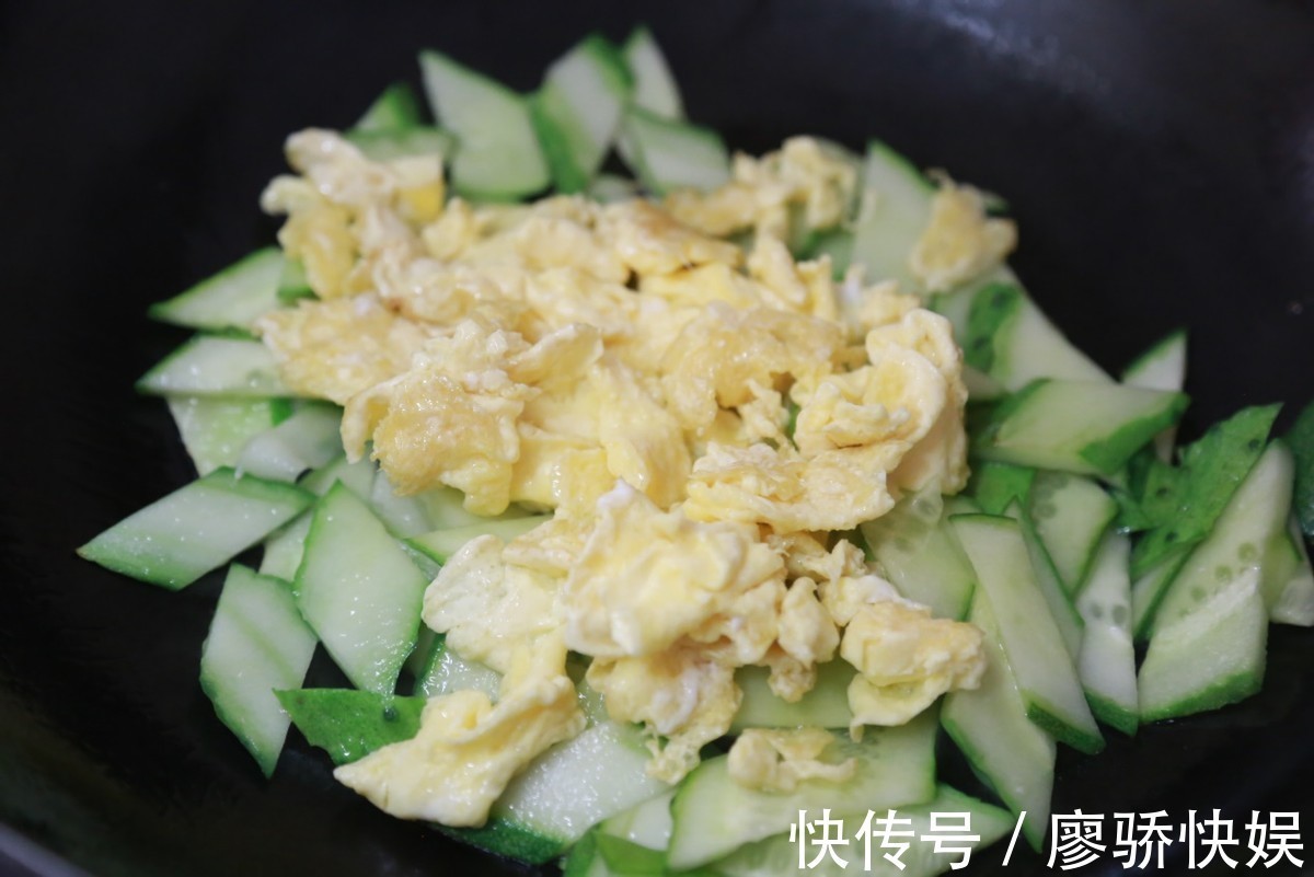 抢手菜|清爽解腻的黄瓜炒鸡蛋,做法简单,10分钟就搞定,开胃又下饭